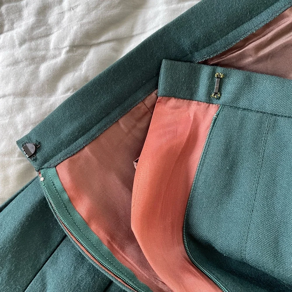 Vintage Burberry pleated wool skirt - Picture 7 of 8